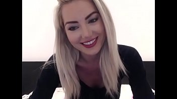 Pretty Blonde Private Cam Show and Masturbation - Luxxxcam